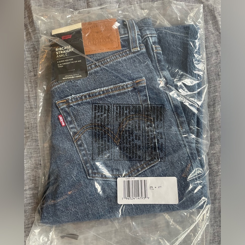Levi’s Ribcage Straight Ankle Women’s Jeans, Dark Indigo, 25Wx27L